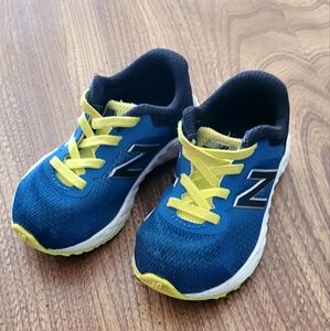 Toddler size 5 New Balance tennis shoe